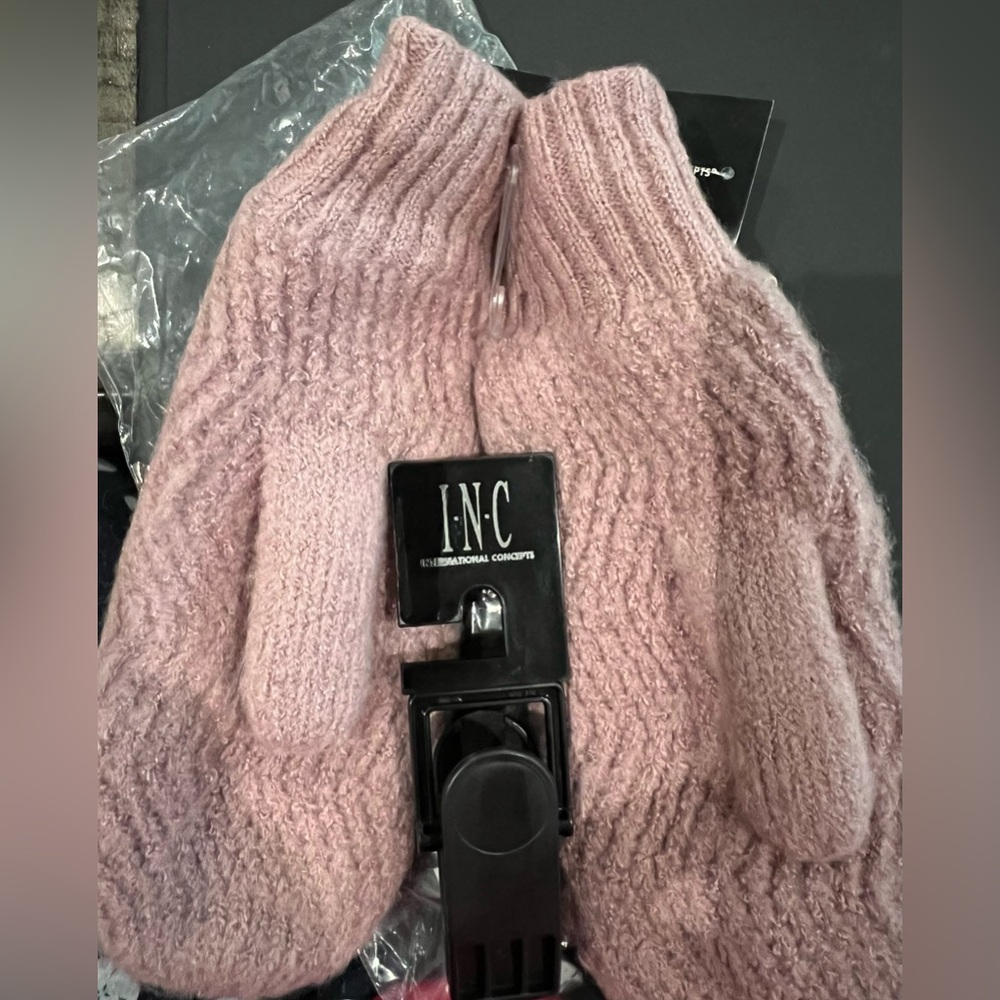 INC Macy’s Women’s Mittens New with tags in Bag - Mauve